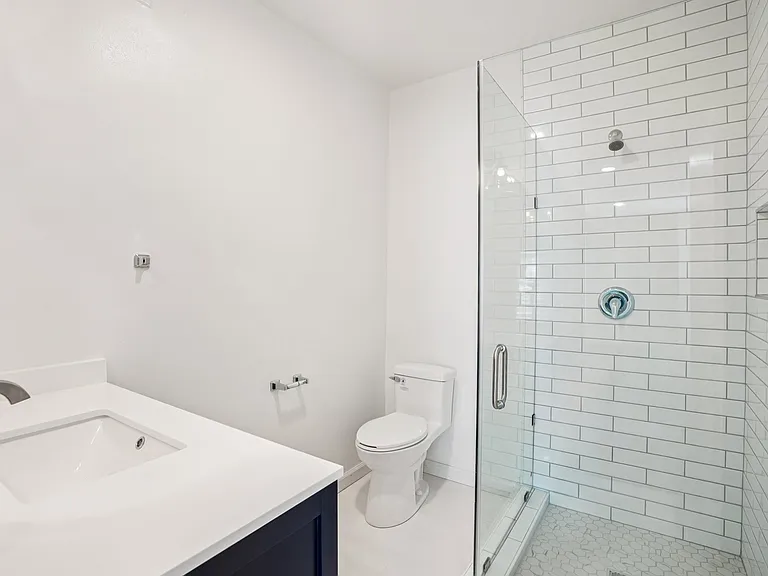 Willis Apartments — Photo 21