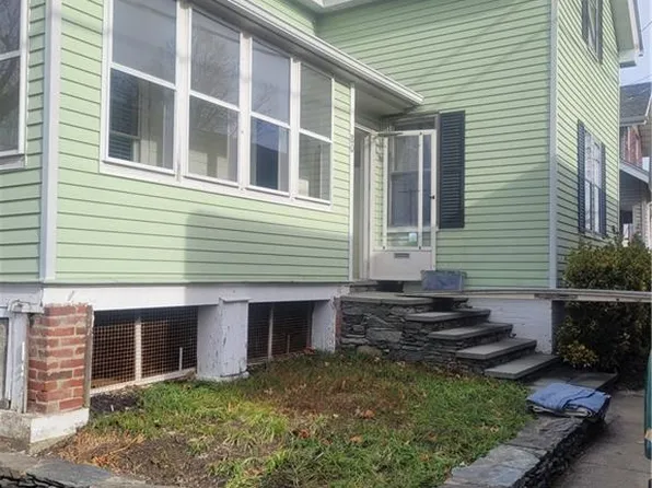 80 Van Zandt Ave, Newport, RI 02840