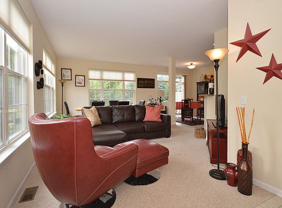 2nd image of 328 Bay Tree Cir #328