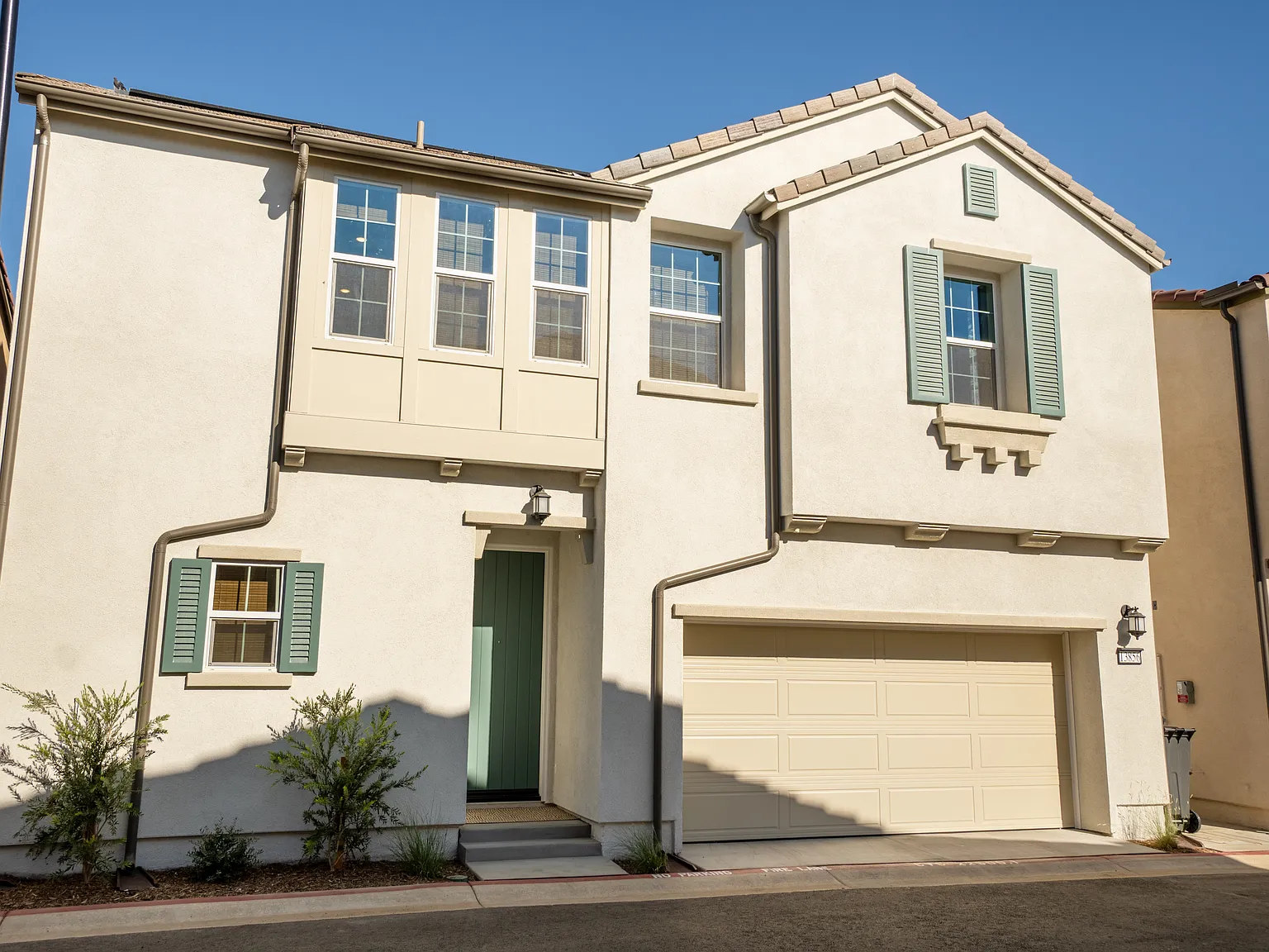 3 bed, 1897 sqft, $5,100 — Photo 2