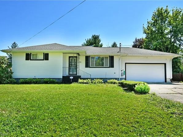 3046 Lynwood Dr NW, Warren, OH 44485