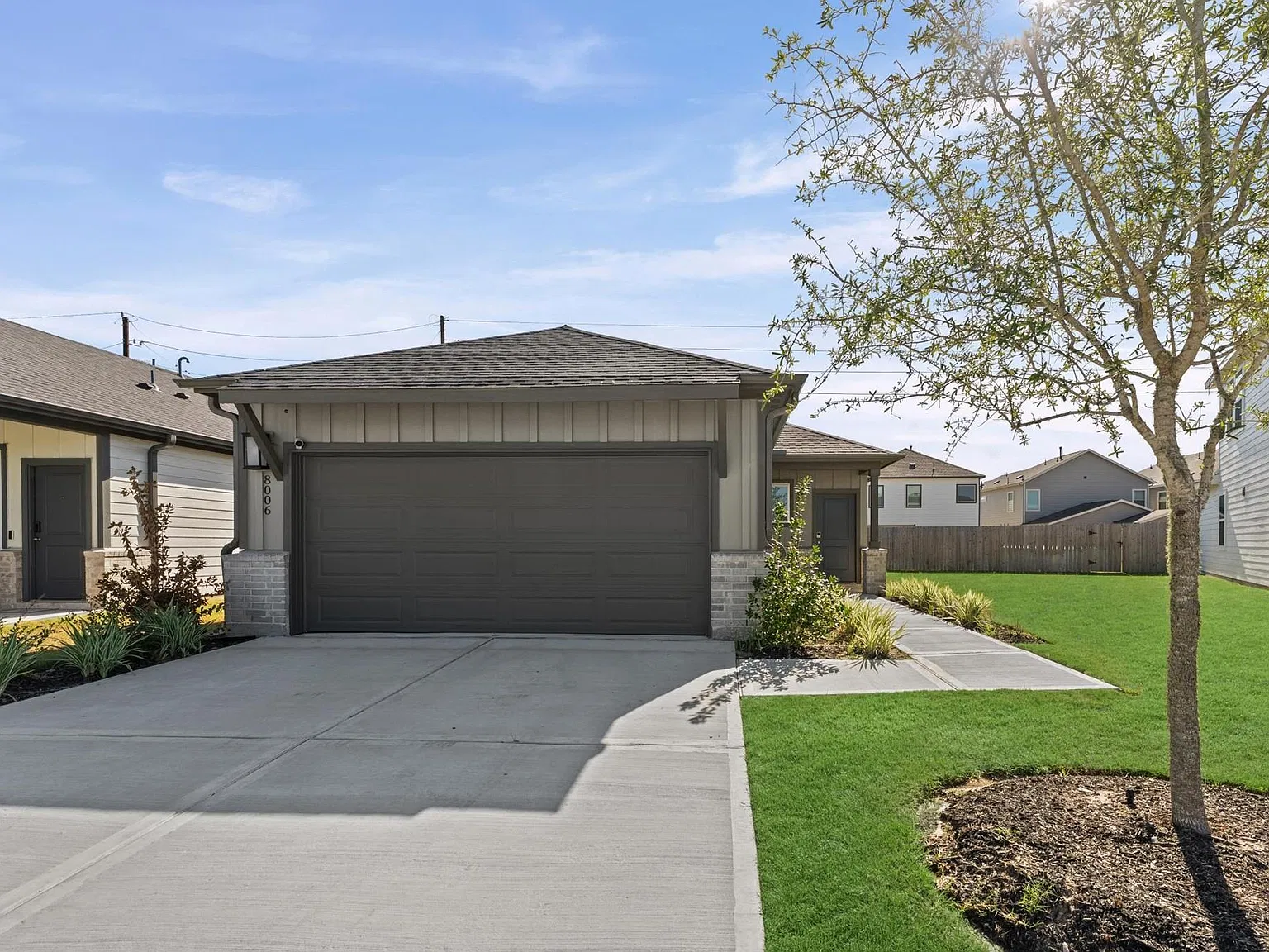 3 bed, 2.0 bath, 1464 sqft, $2,350 — Photo 2