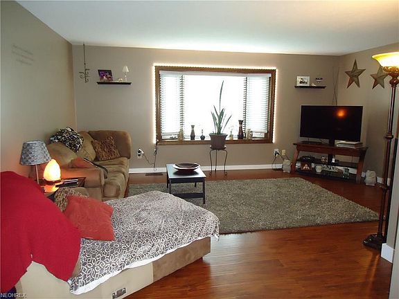 3rd image of 3760 Carlisle Dr