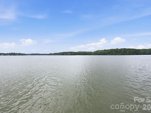 2nd image of 420 Skysail Rd