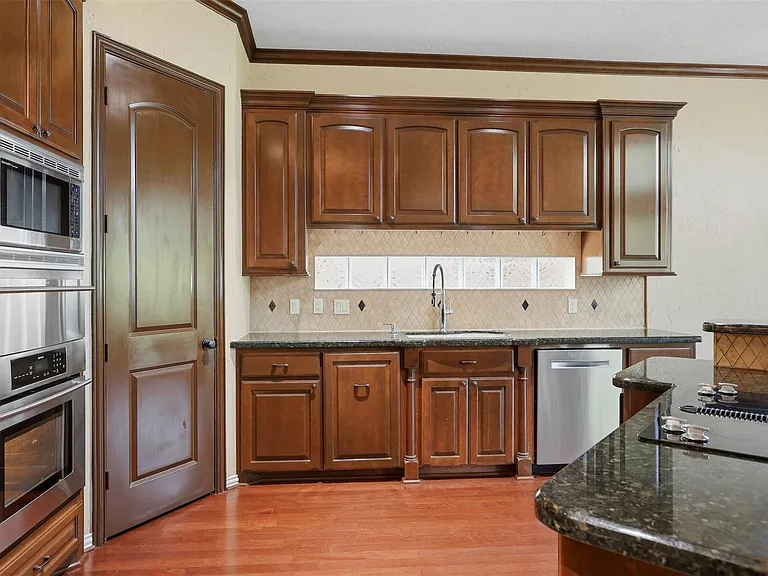 79 Melrose Dr — Photo 13