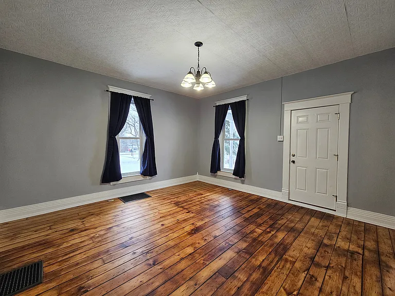 816 W Wayne St — Photo 2