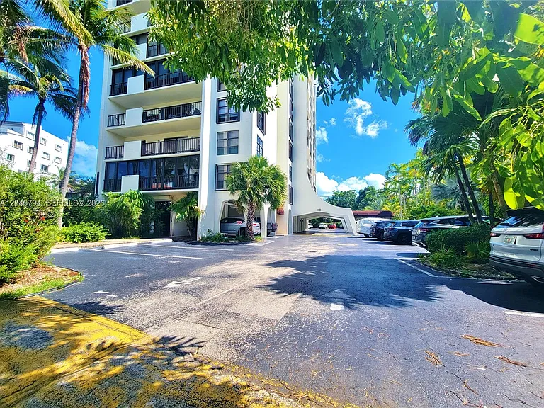77 Crandon Blvd #2B — Photo 40