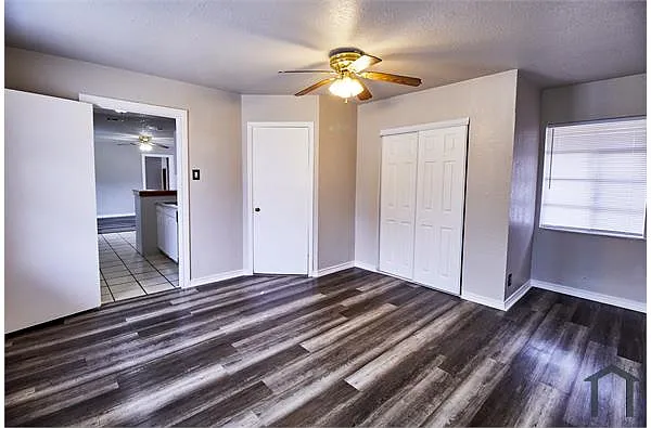Photo 2 of 38 - 1504 Sherman Dr #201 - Whitesboro, TX Building Photo - 1504 Sherman Dr #201