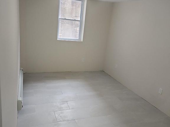 5th image of 1055 Teller Ave #3
