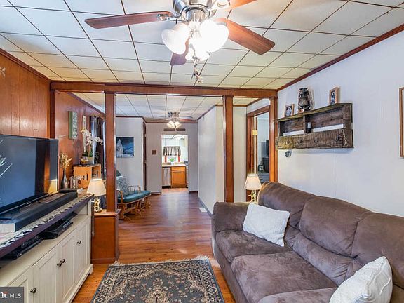 5th image of 150 Oak Ln