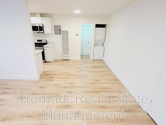 3rd image of 1422 E Maple St #7