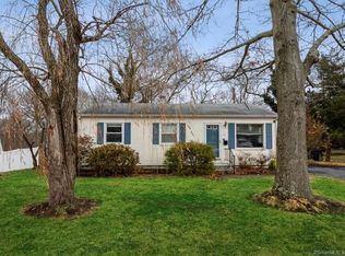 43 Nantucket Dr, Groton, CT 06355