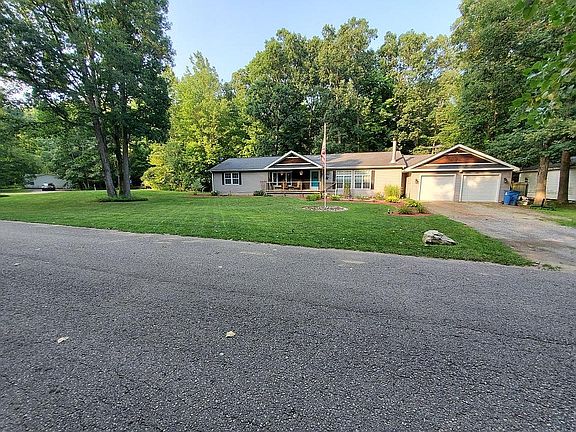4th image of 2565 Lake Dr