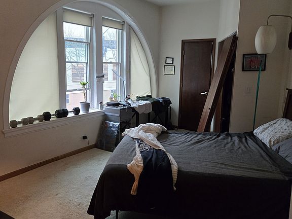 4th image of 3325 N Lincoln Ave APT 202