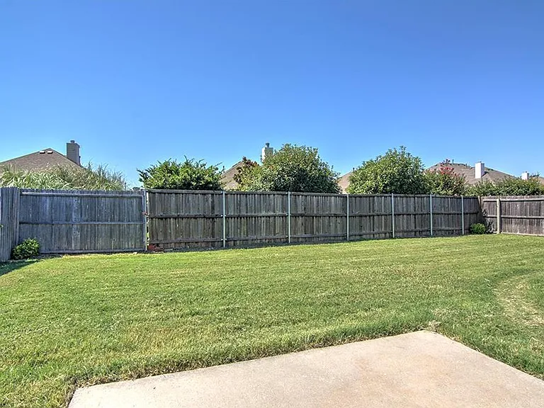 8405 Shasta Dr — Photo 25