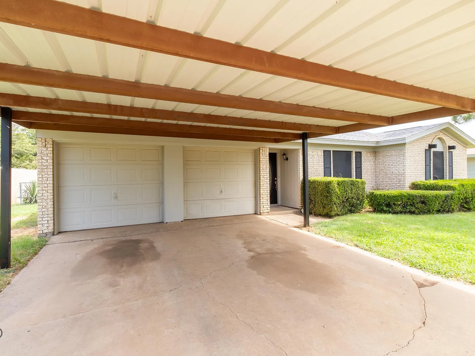 3 bed, 1.5 bath, 1135 sqft, $1,795 — Photo 2