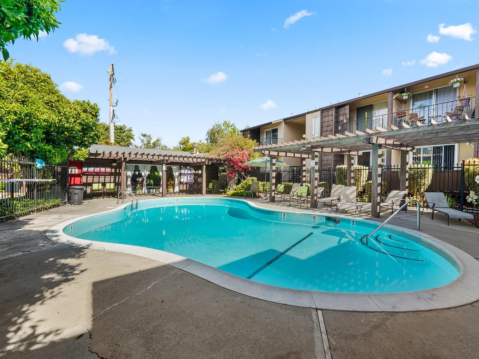 888 Golden Saratoga-Cupertino Apartment Homes — Photo 2