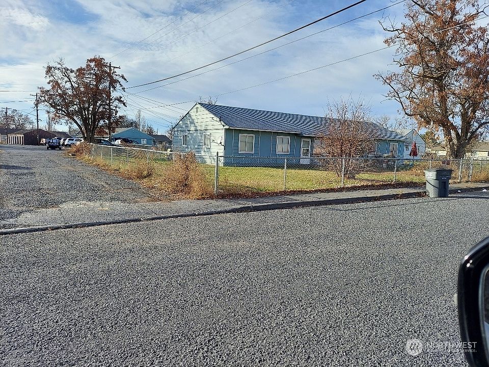 2nd image of 1033 -1035 Lowry Street