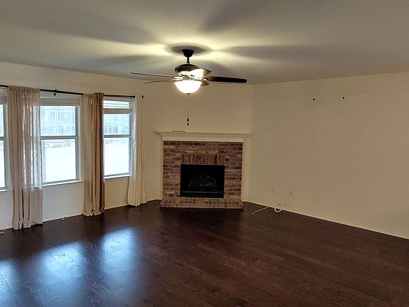 2nd image of 300 Highland Fairway Ln