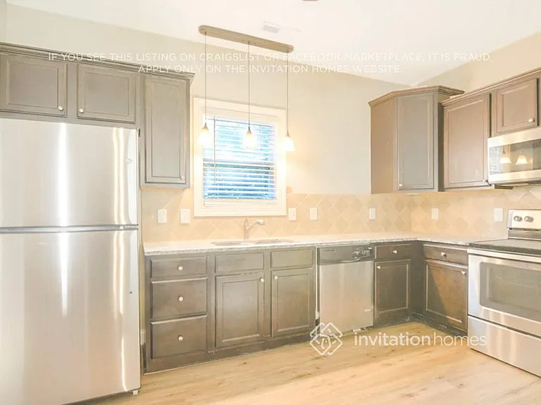 77 Carson Dr — Photo 5