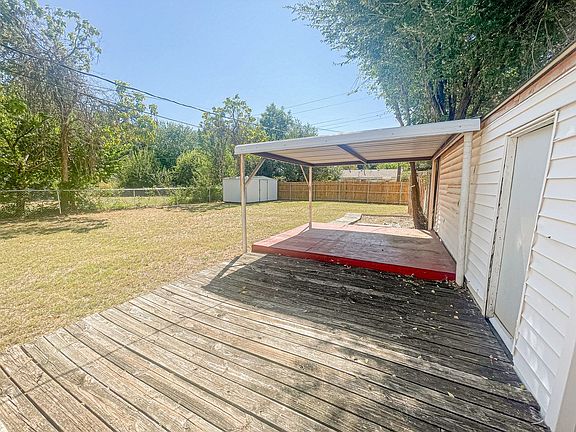 4th image of 3704 SE 15th St