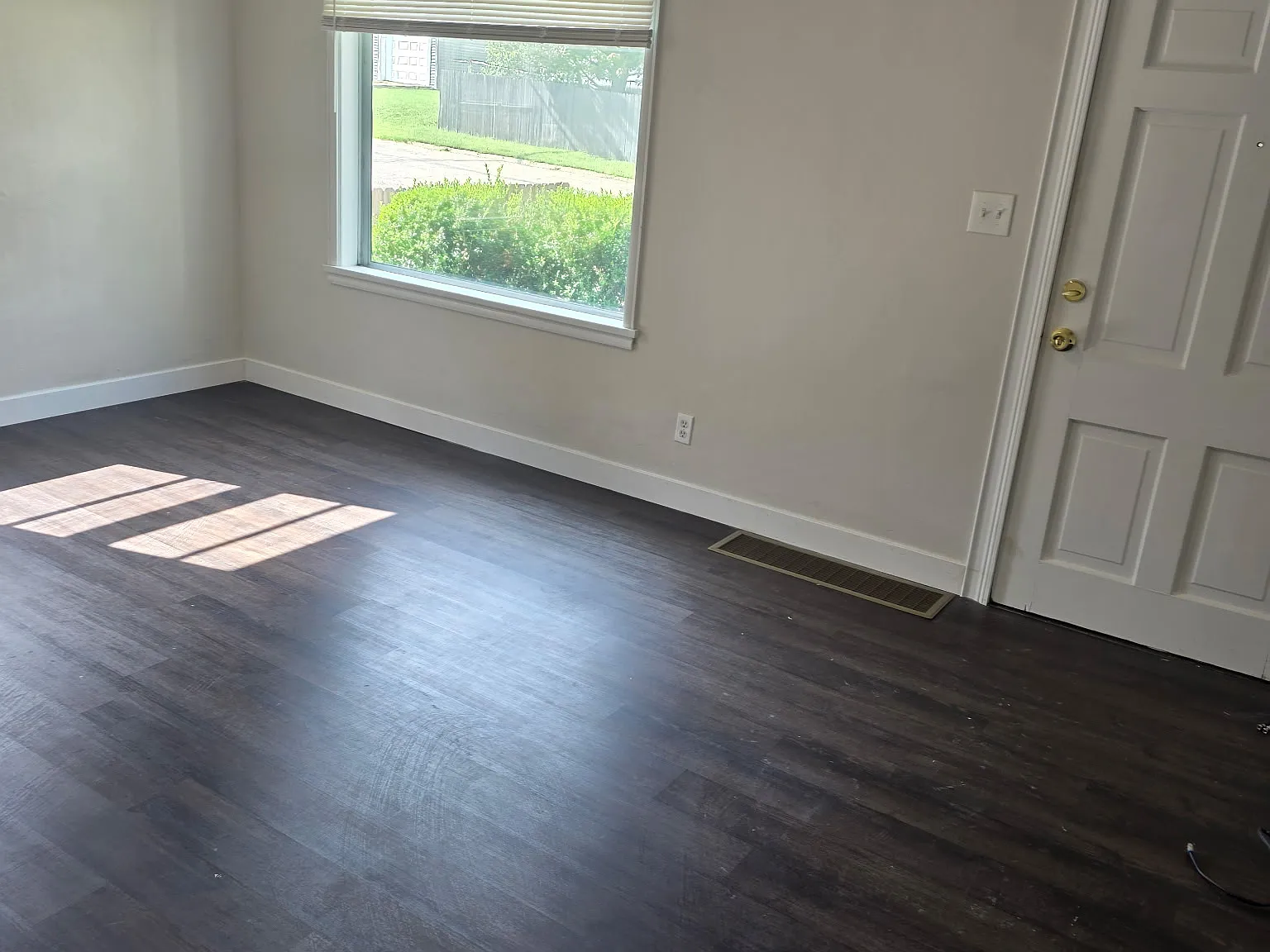 3 bed, 1000 sqft, $1,595 — Photo 2