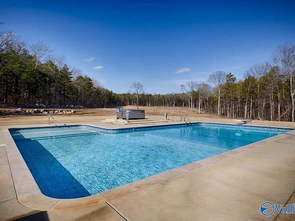 4th image of 124 Cedar Trace Dr
