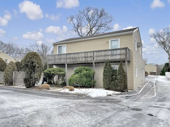 95 Springville Road #5, Hampton Bays, NY 11946