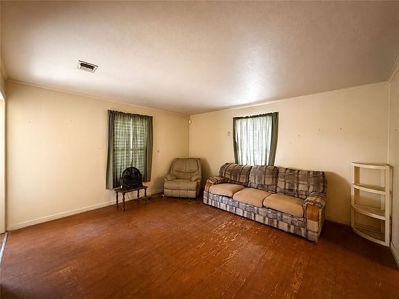 4th image of 736 Fetick Ave