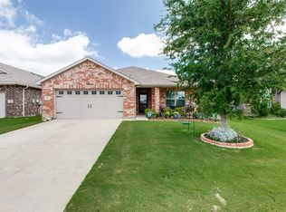 816 Ravenwood Ln, Van Alstyne, TX 75495