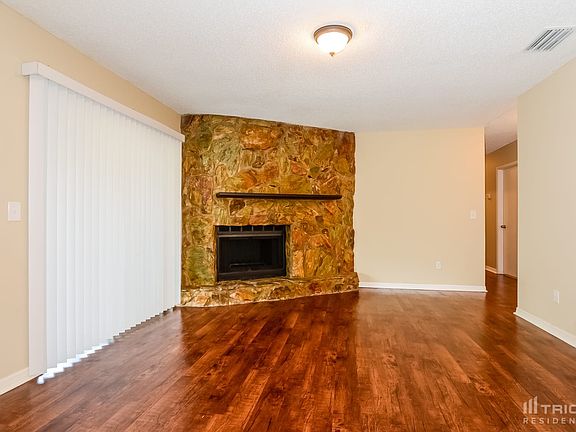 3rd image of 1204 Lake Valrico Ln