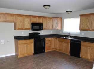 442 Shade Tree Ln, Farmington, MO 63640