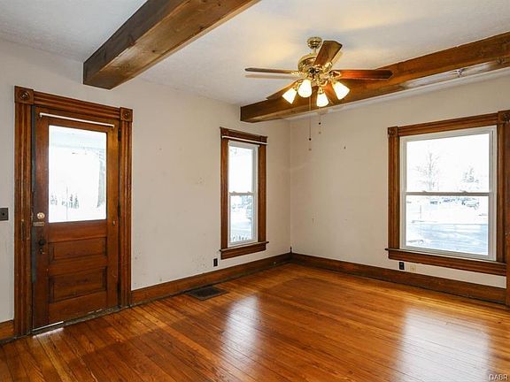 5th image of 12 E Walnut St