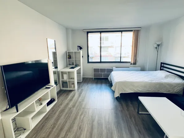 350 West 50th Street image 1 of 22