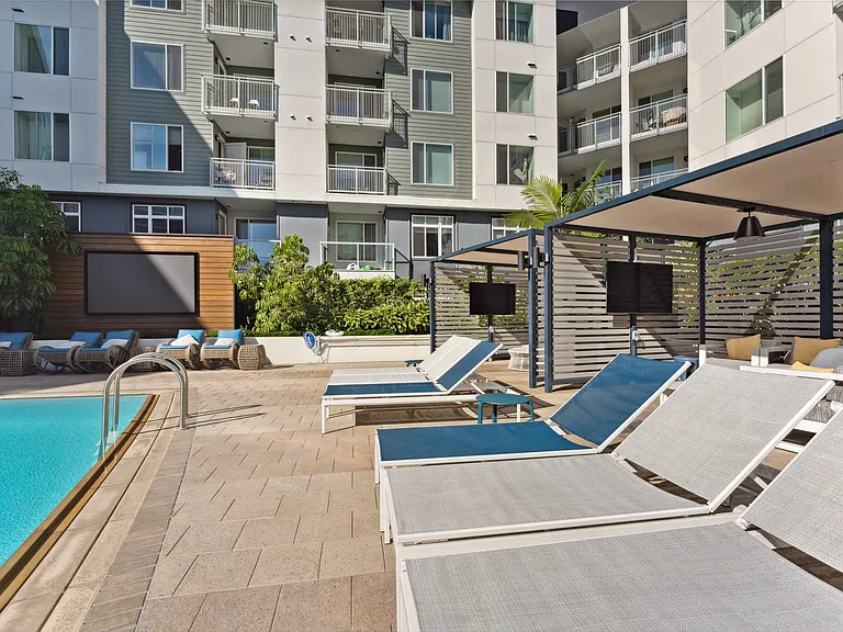 Vive Luxe, San Diego, CA, Pool