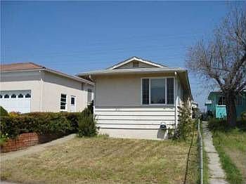 1st image of 2933 Vancouver Ave