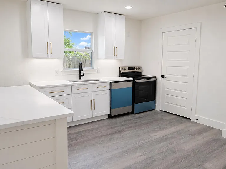2308 Talunar Ln — Photo 6
