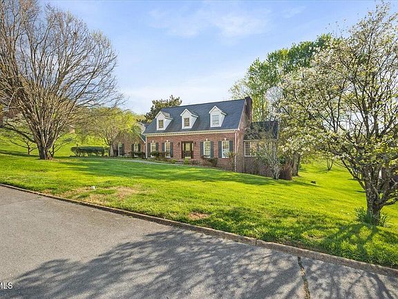 3rd image of 1857 Greenbriar Cir
