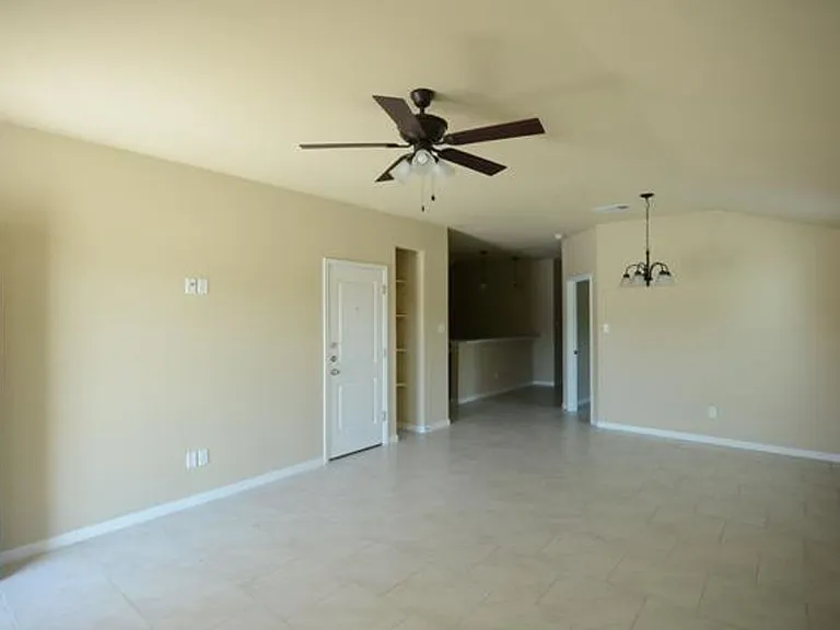 1107 Stealth Ln — Photo 3