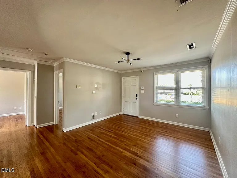 2333 Bernard St — Photo 12