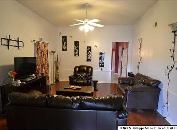 4th image of 1599 Central Trails Dr