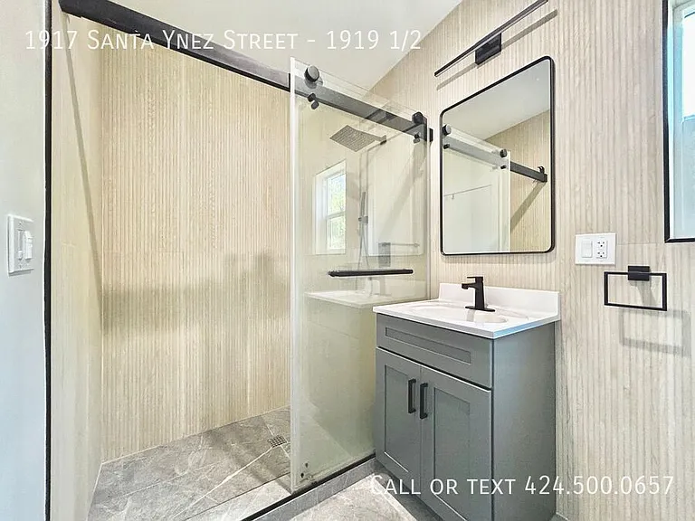 1917 Santa Ynez St #1919-1/2 — Photo 23