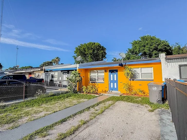 3721 SW 54th Ave — Photo 19