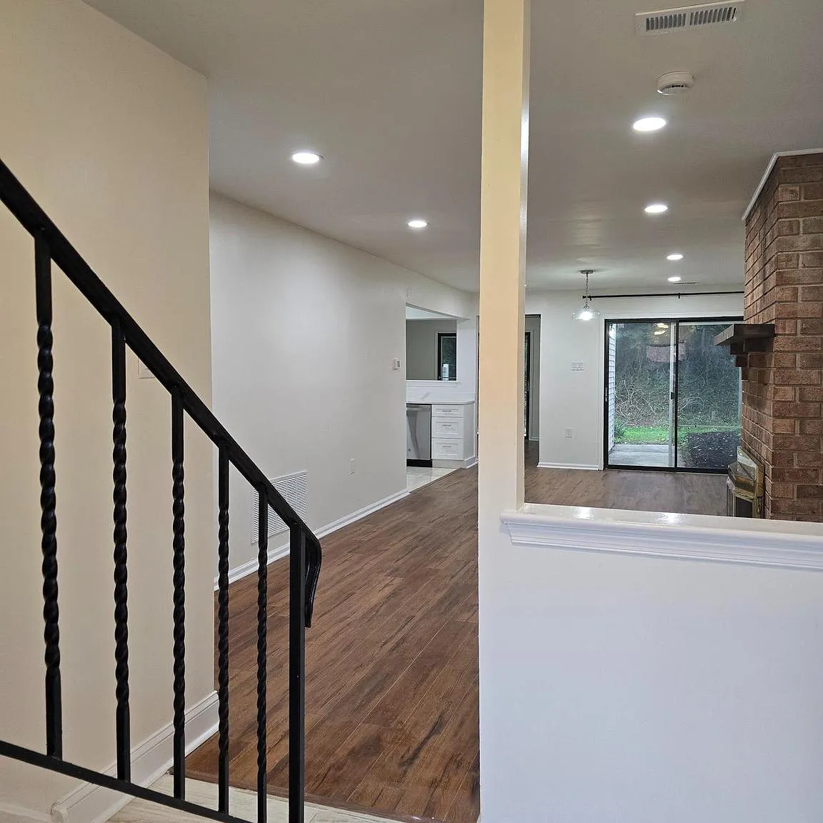 3 bed, 2.5 bath, 1603 sqft, $3,000 — Photo 2
