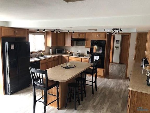 4th image of 410 Oakwood Ct