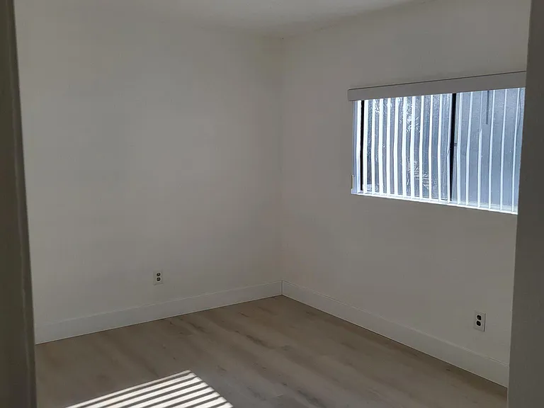 631 1/2 N Lemon Ave — Photo 6