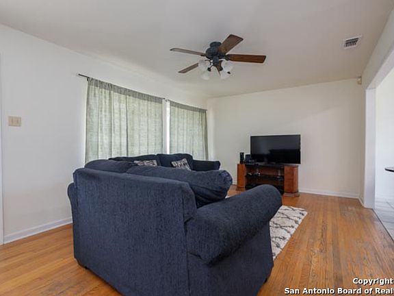 3rd image of 447 SHANNON LEE ST