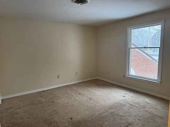 3rd image of 525 Lakeview Ave APT C
