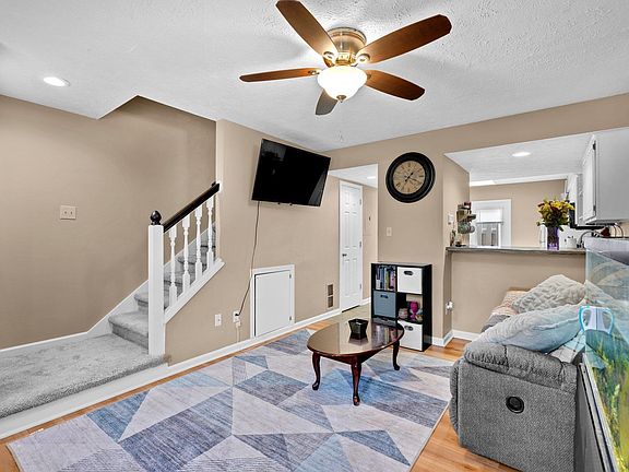 5th image of 606 E Sherwood Hills Dr