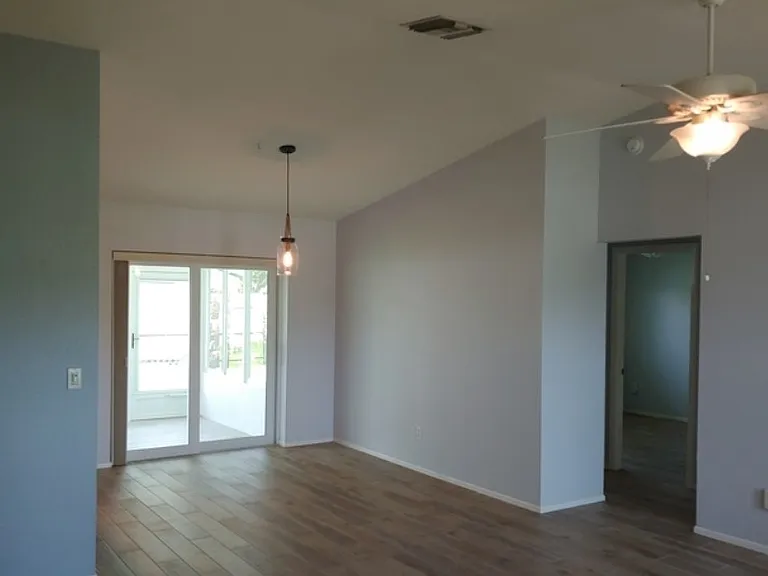 1005 SW 33rd Ter — Photo 7